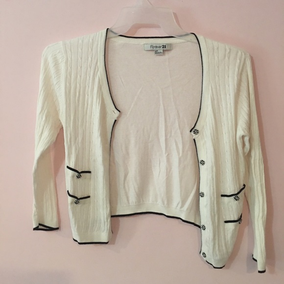 Forever 21 Sweaters - 1/15/25 & 2/26/24 Host pick 🎉🎉🎉Forever 21 black and white cardigan with pockets